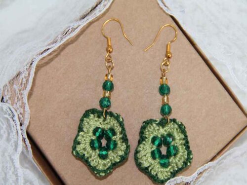 Πλεκτά σκουλαρίκια -πράσινη μαργαρίτα