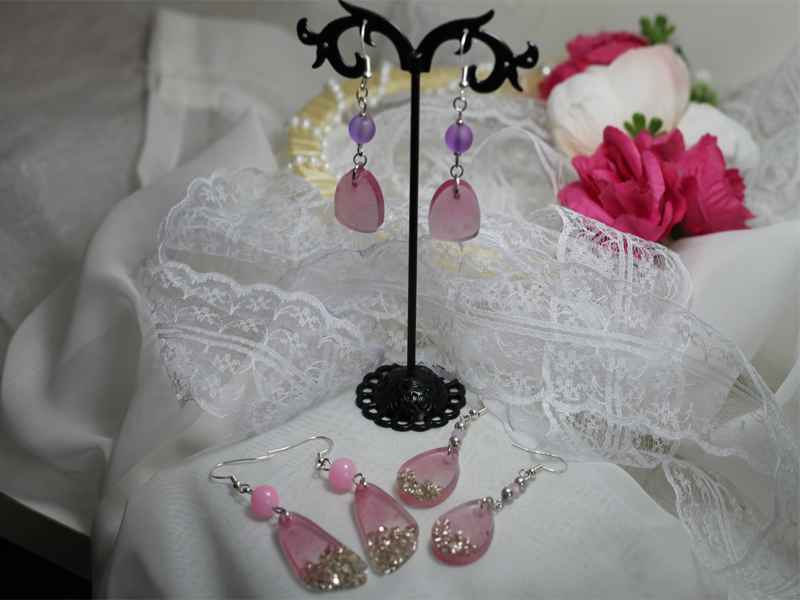 Ροζ σκουλαρίκια από υγρο γυαλί σε σχήμα σταγόνας - Εικόνα 3