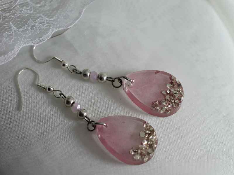 Ροζ σκουλαρίκια από υγρο γυαλί σε σχήμα σταγόνας