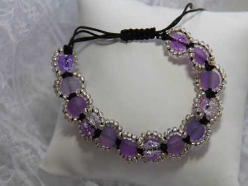 Χειροποίητο Βραχιόλι με Γυάλινες Πέτρες σε Αποχρώσεις του Μωβ